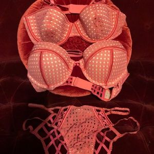 Victorias Secret BNWT Victorias Secret set 2 36B bras and matching Medium panty